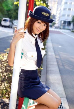 h翘屁嫩男吃军人的大东西视频